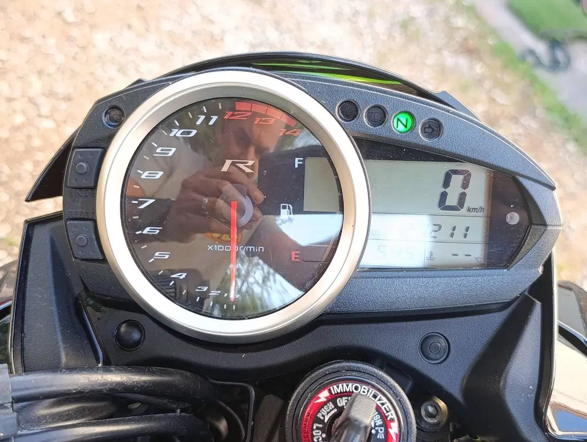 Kawasaki Z 750 R (2011 - 14) (5)