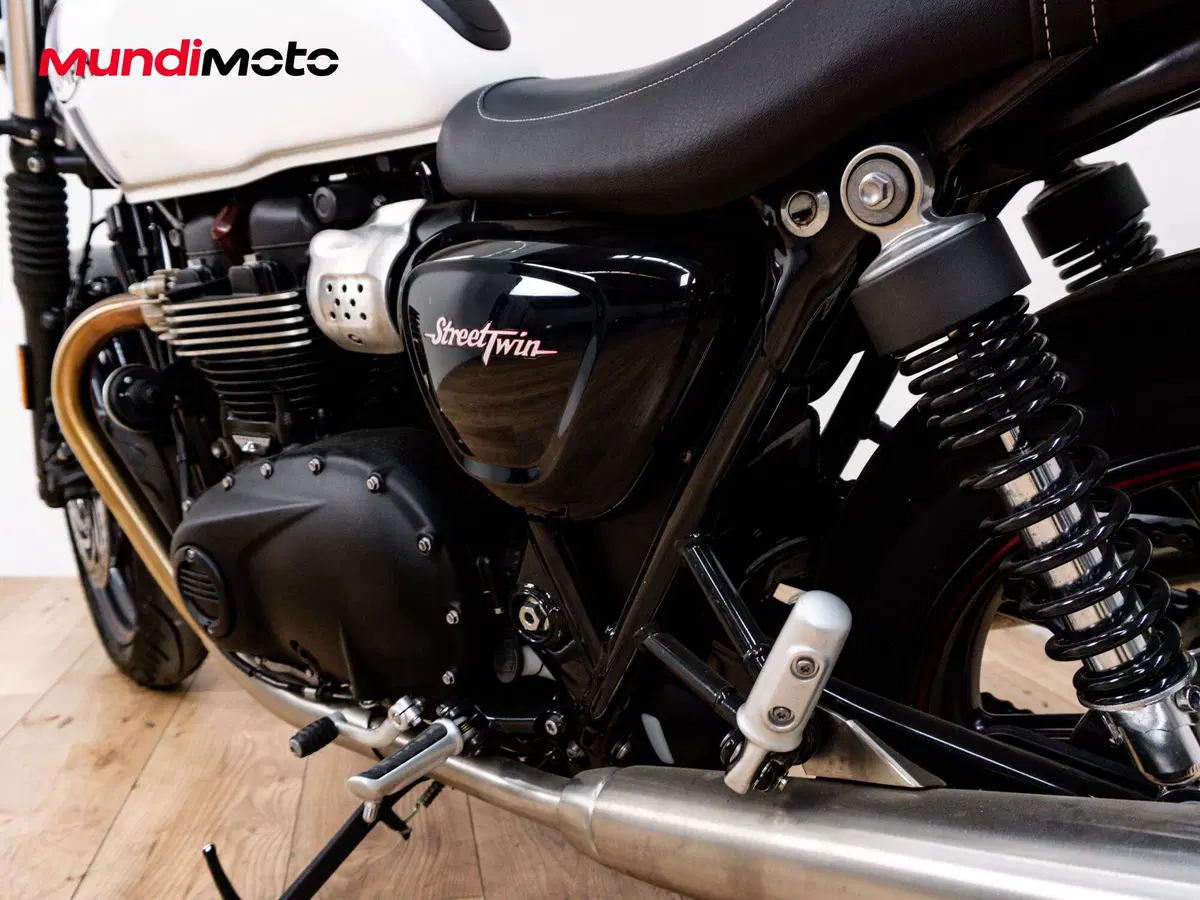 Triumph Street Twin 900 (2017 - 18) (10)