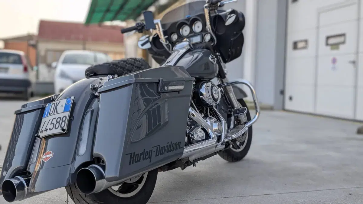 Harley-Davidson 1584 Street Glide (2008 - 10) - FLHX (2)