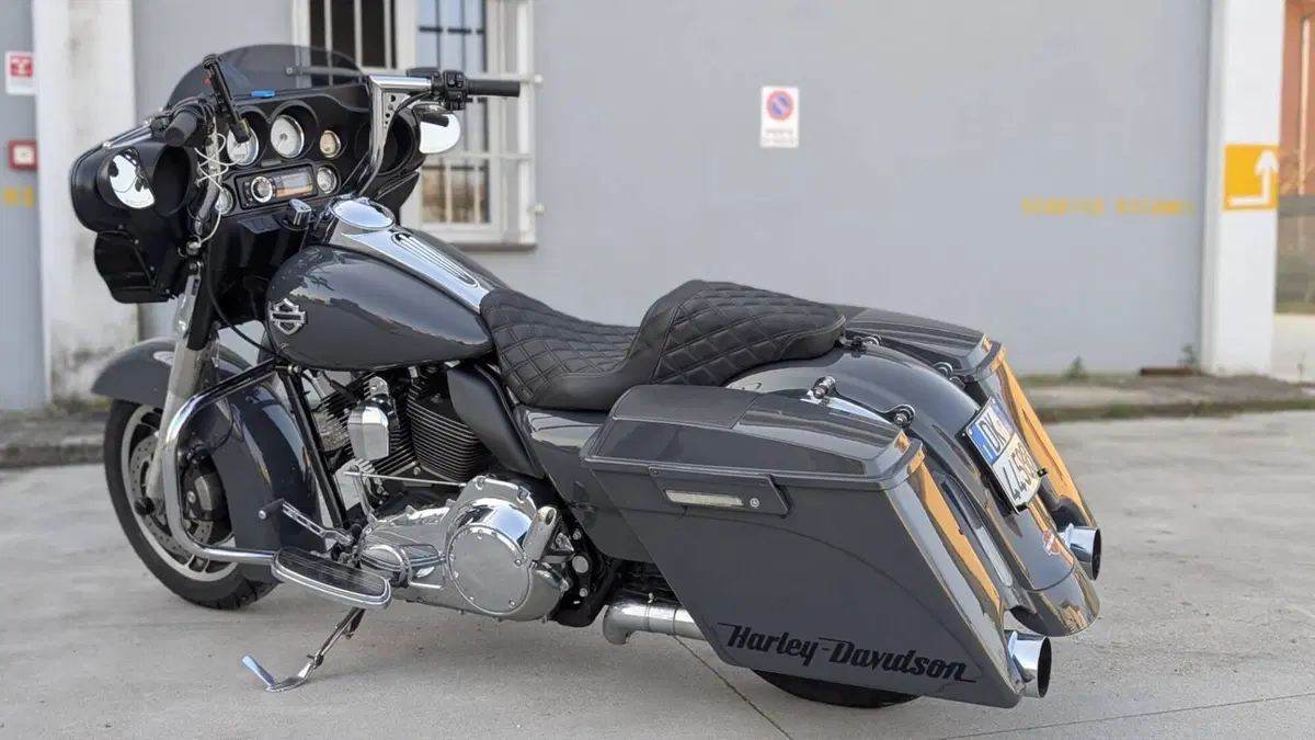 Harley-Davidson 1584 Street Glide (2008 - 10) - FLHX (4)