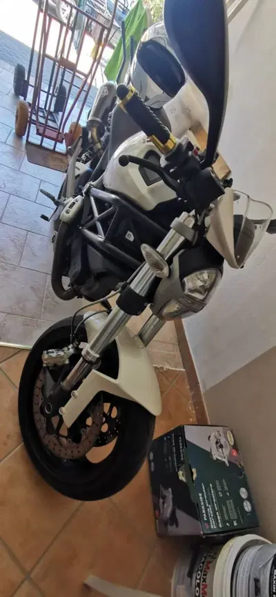 Ducati Monster 696 ABS (2009 - 14) usata