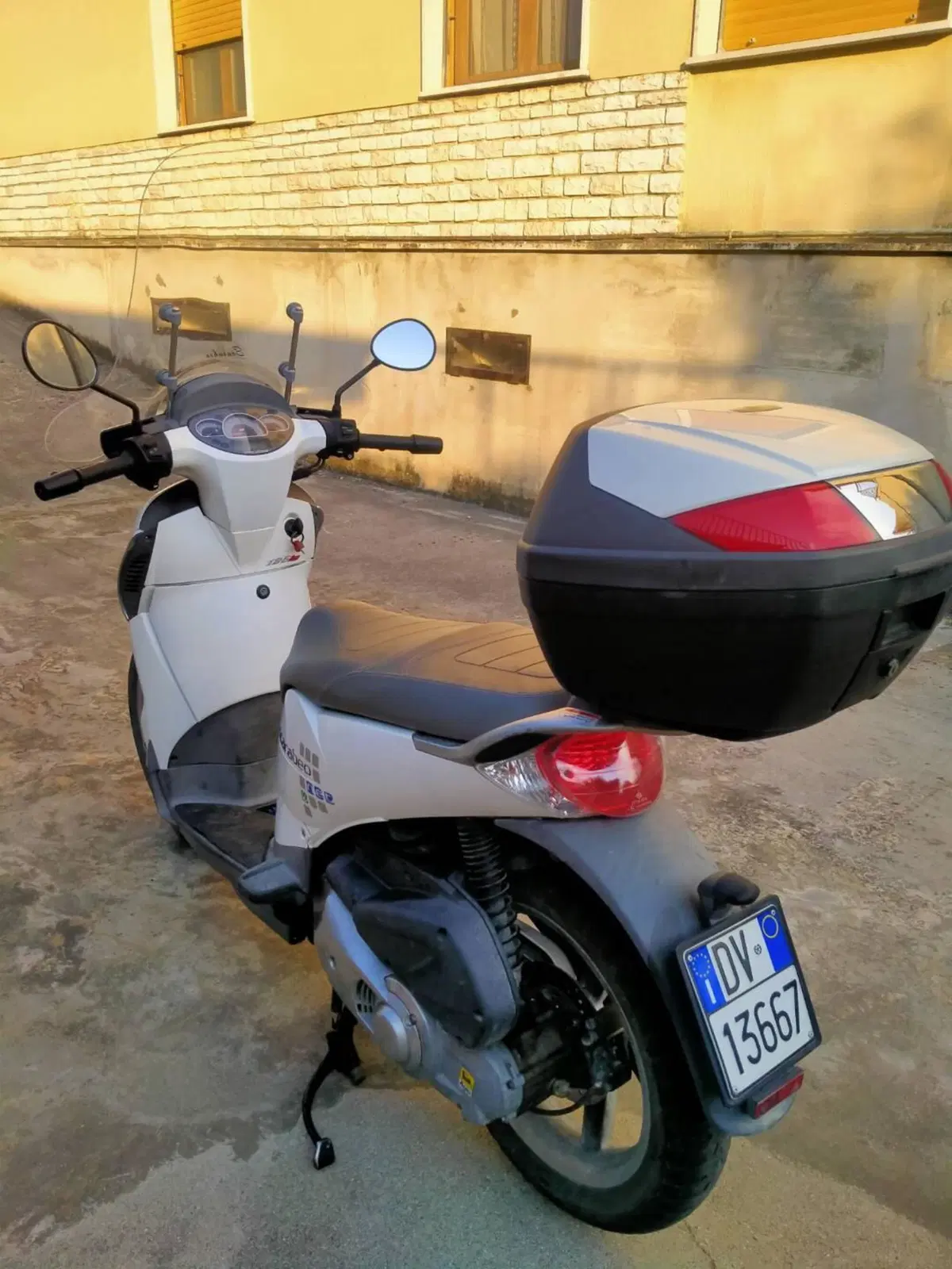 Aprilia Scarabeo 125 i.e. (2009 - 11) (2)