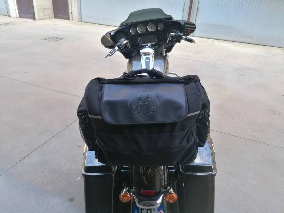 Harley-Davidson 1690 Street Glide Special (2014 - 16) - FLHX (4)