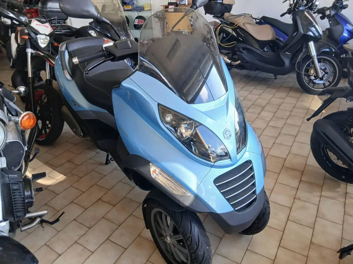 Piaggio MP3 250 i.e. (2)