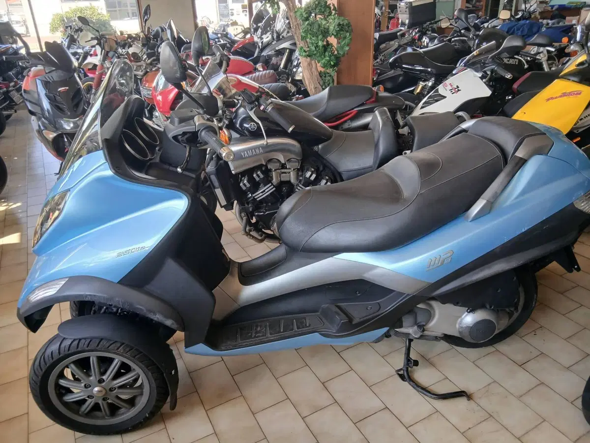Piaggio MP3 250 i.e. (3)