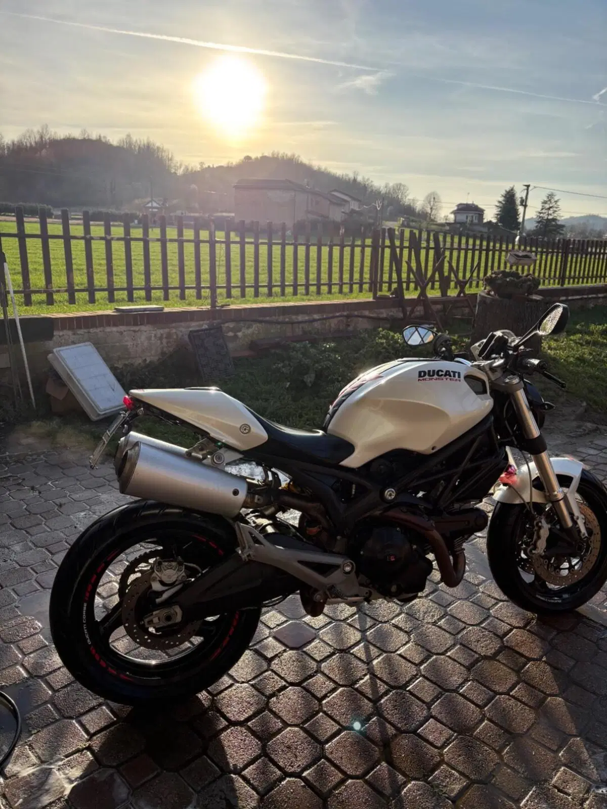 Ducati Monster 696 (2008 - 13) (4)