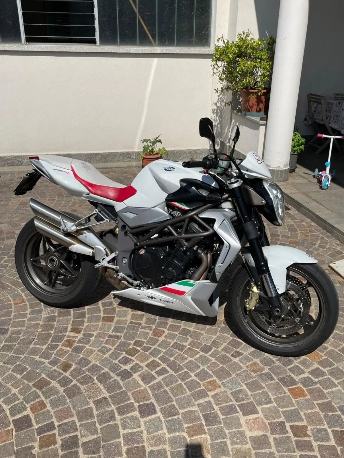 MV Agusta Brutale 990 R (2009 - 12) (2)