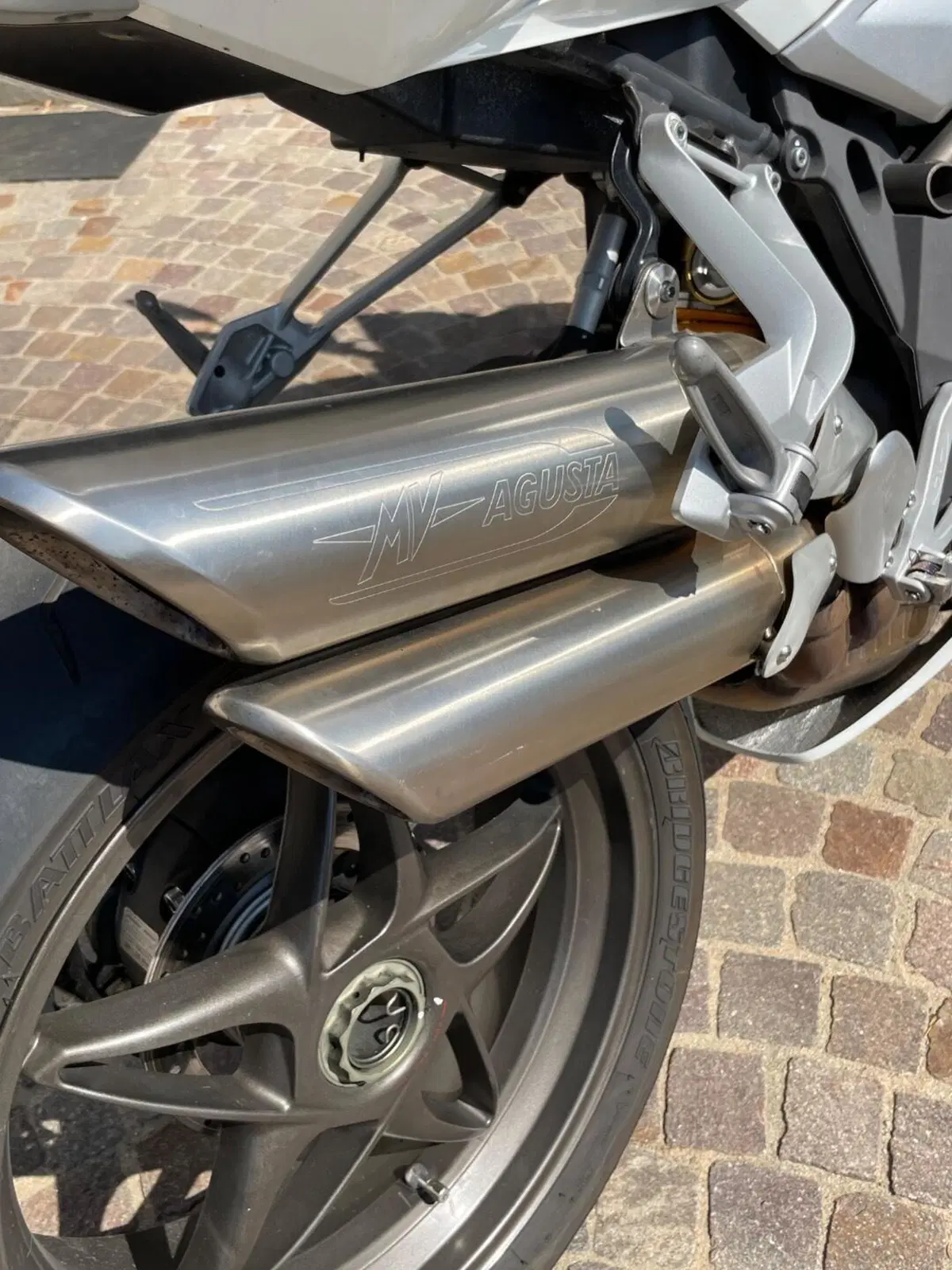 MV Agusta Brutale 990 R (2009 - 12) (4)