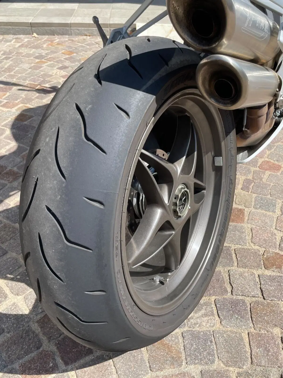 MV Agusta Brutale 990 R (2009 - 12) (9)