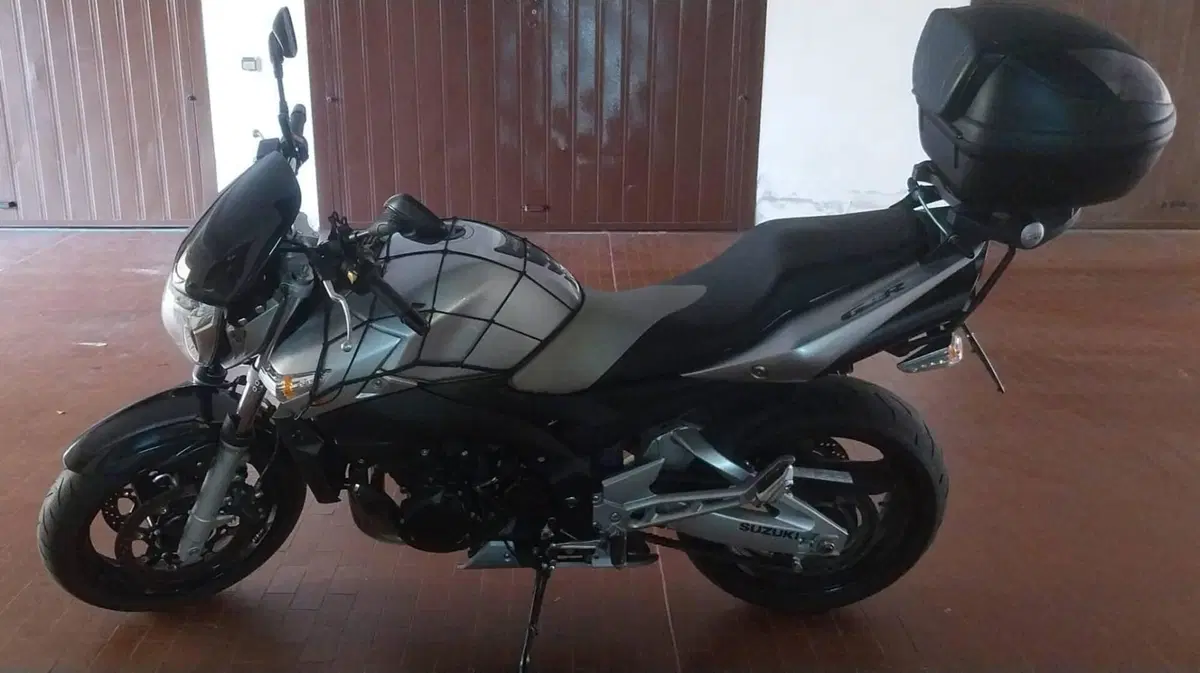 Suzuki GSR 600 (2006 - 11) (2)