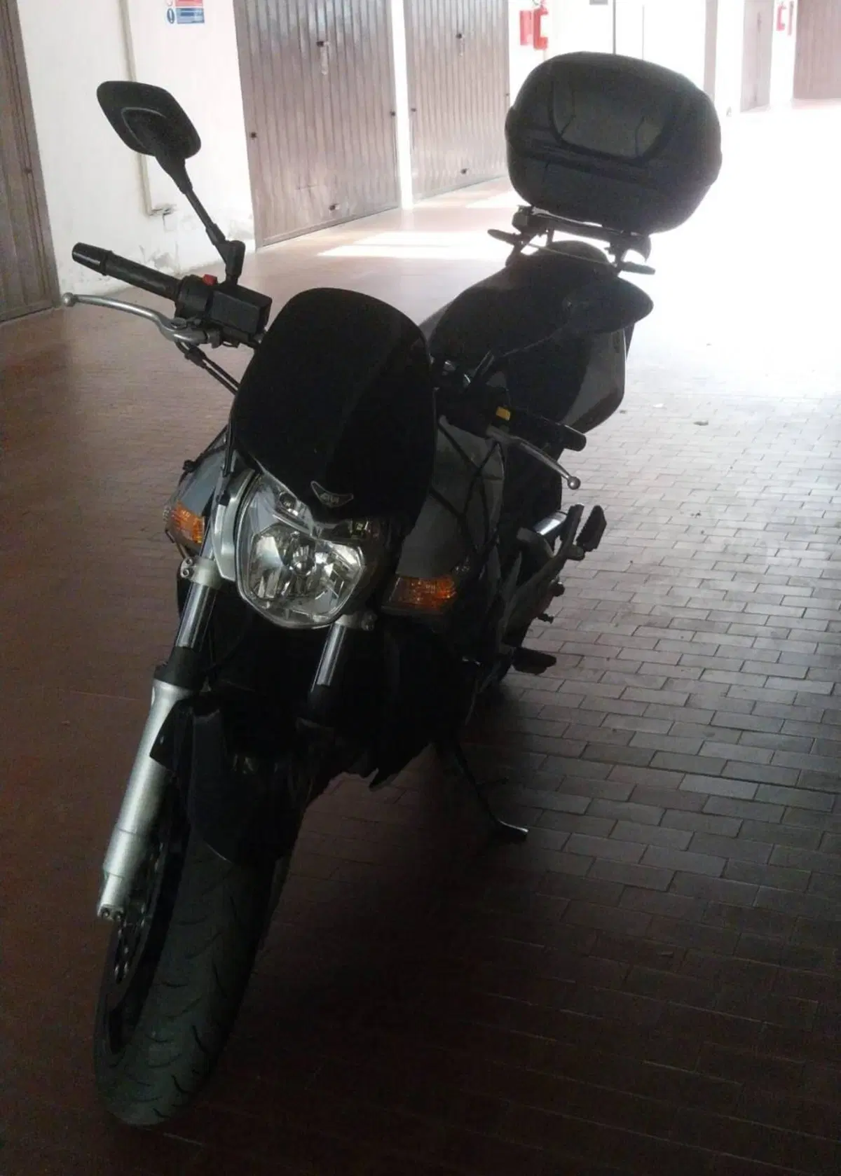 Suzuki GSR 600 (2006 - 11) (4)
