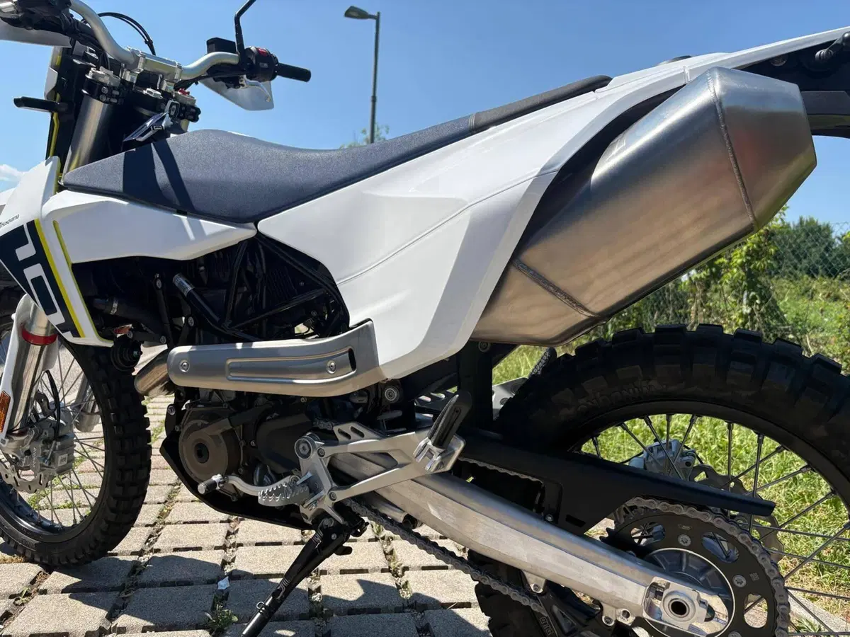 Husqvarna 701 Enduro (2026) (2)