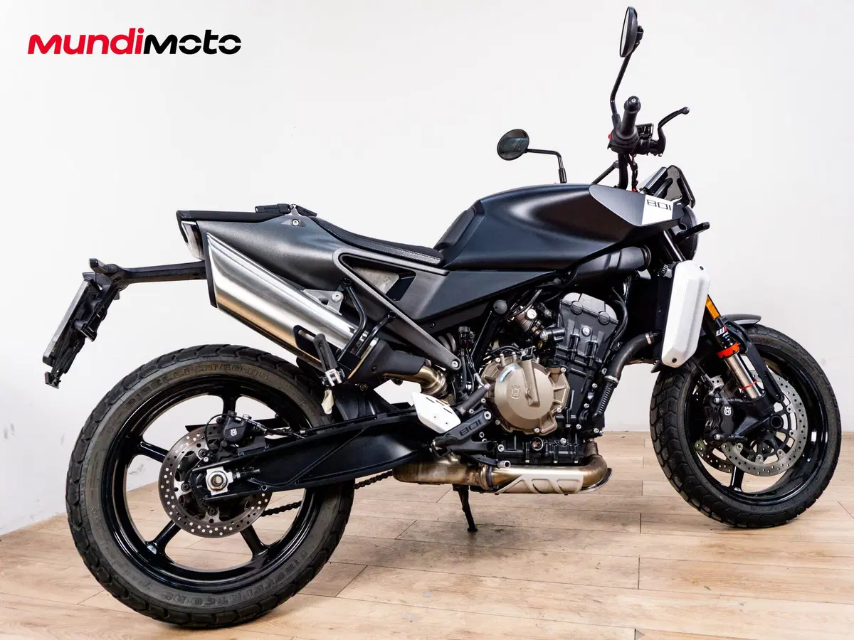 Husqvarna Svartpilen 801 (2024 - 26) (3)