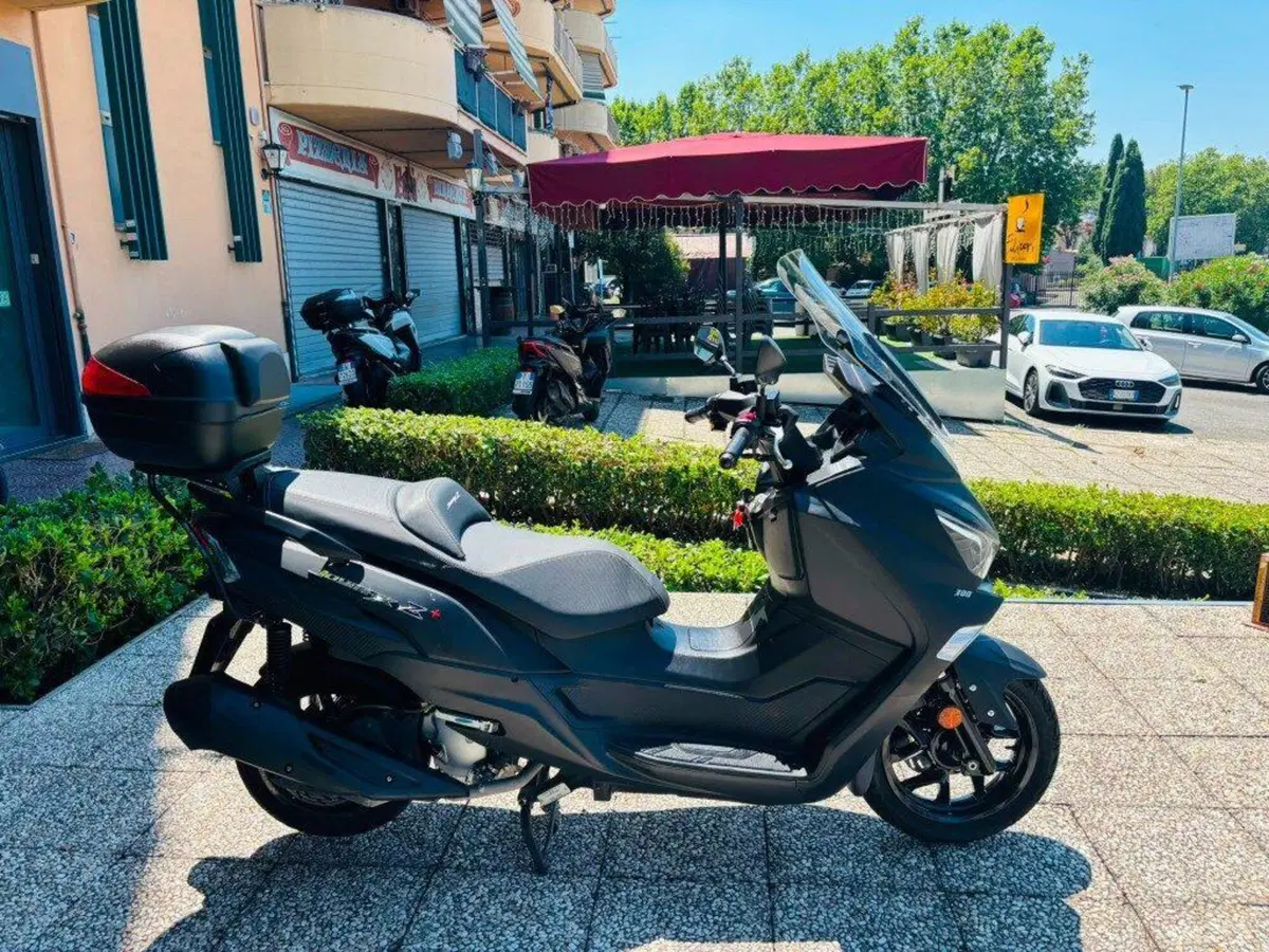 Sym Joymax 300 Z+ (2021 - 24) (9)