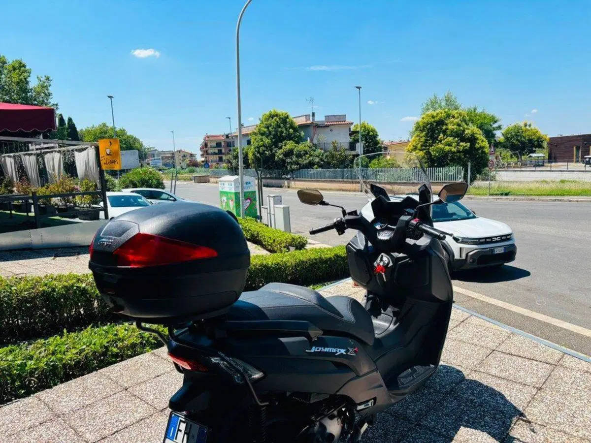 Sym Joymax 300 Z+ (2021 - 24) (7)