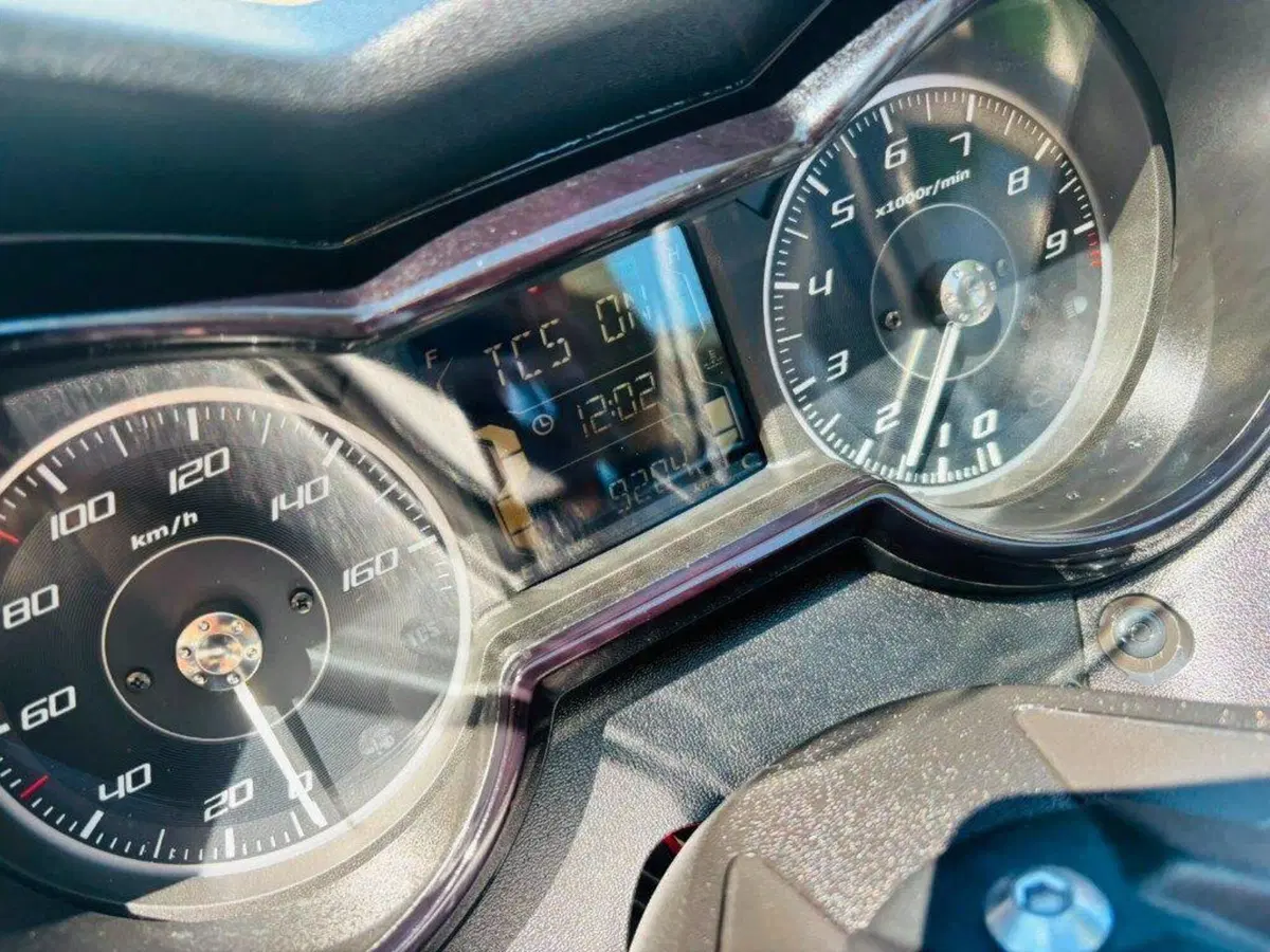 Yamaha X-Max 300 (2021 - 24) (4)