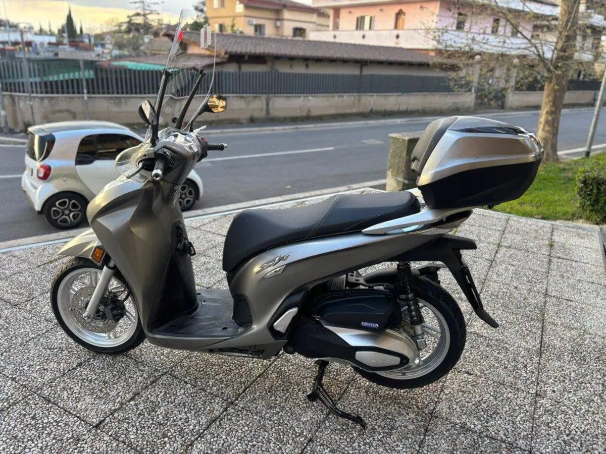 Honda SH 350 (2021 - 24) (12)