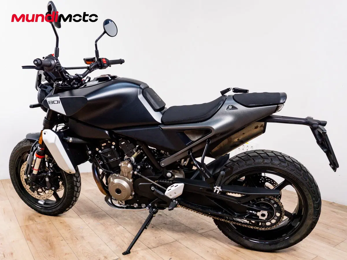 Husqvarna Svartpilen 801 (2024 - 26) (7)