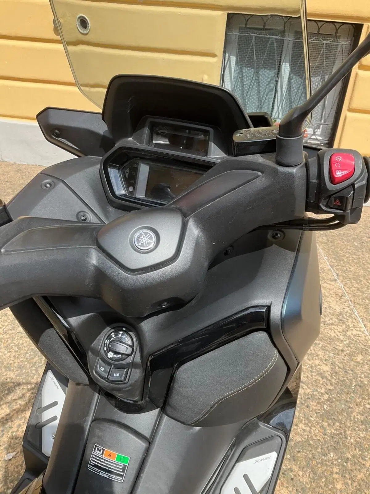 Yamaha X-Max 300 Tech Max (2021 - 24) (6)