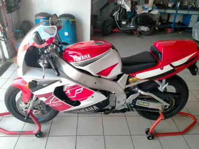 Yamaha YZF 750 R usata