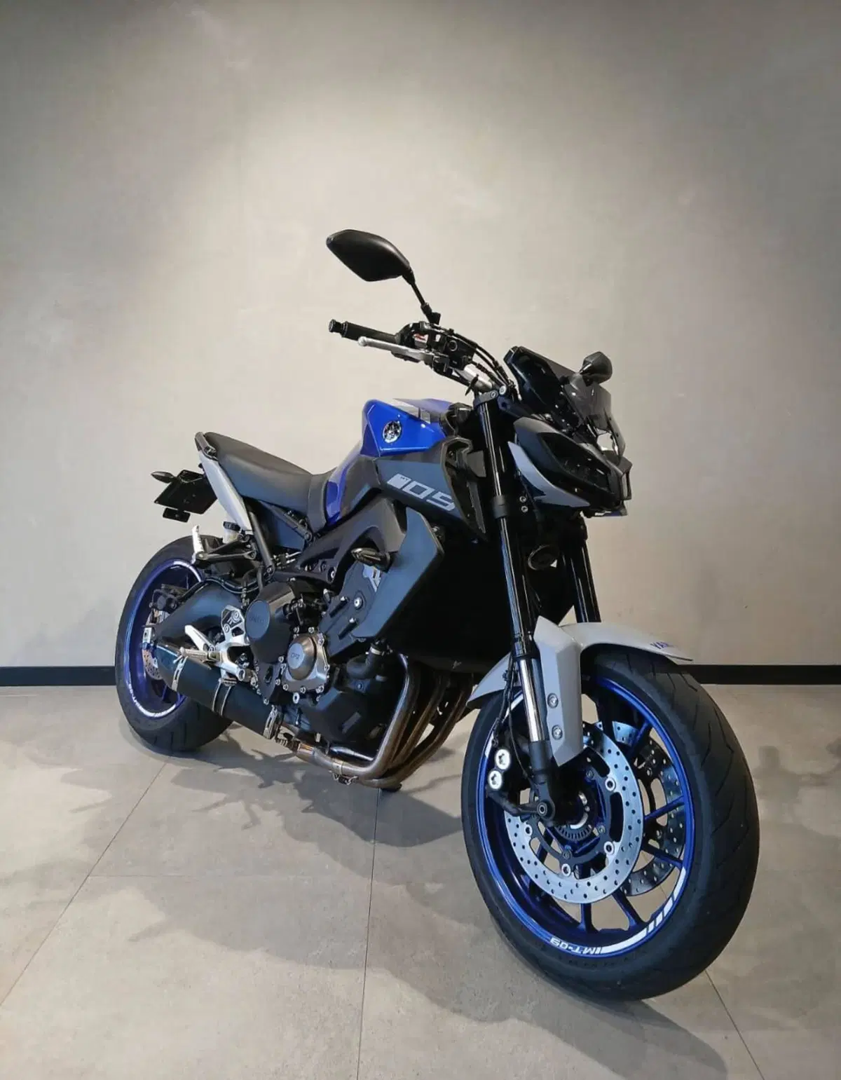 Yamaha MT-09 (2017 - 20) (2)