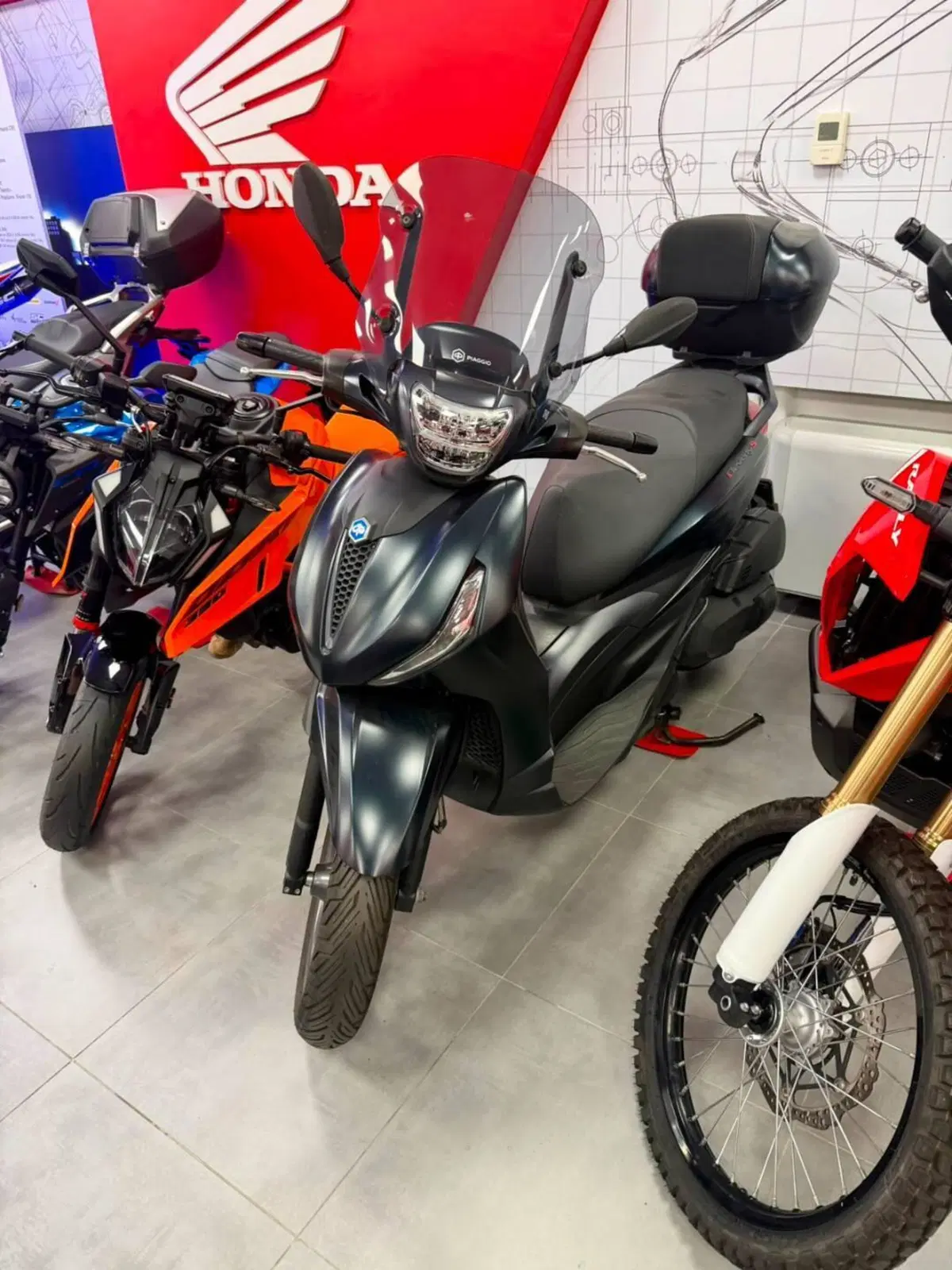 Piaggio Beverly 400 S ABS-ASR (2021 - 24) (2)