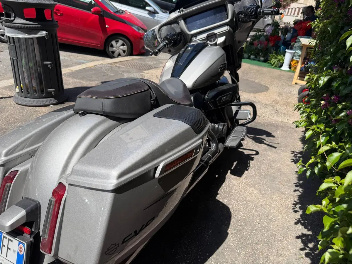 Harley-Davidson CVO Street Glide (2023) (4)