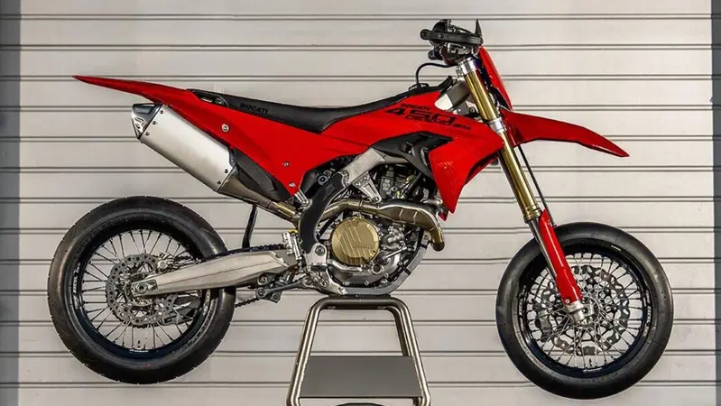 Ducati Desmo450 SM, la nuova supermotard racing di Borgo Panigale