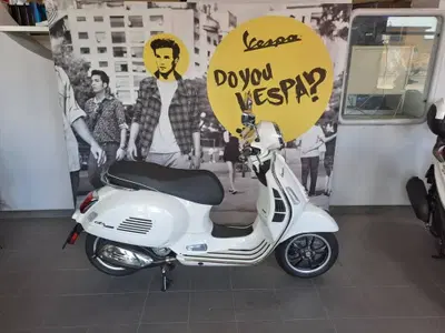Vespa GTS 300 Super (2023 - 24) nuova
