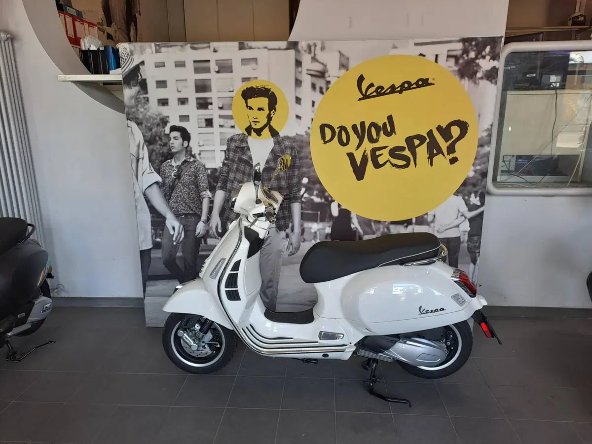 Vespa GTS 300 Super (2023 - 24) (2)