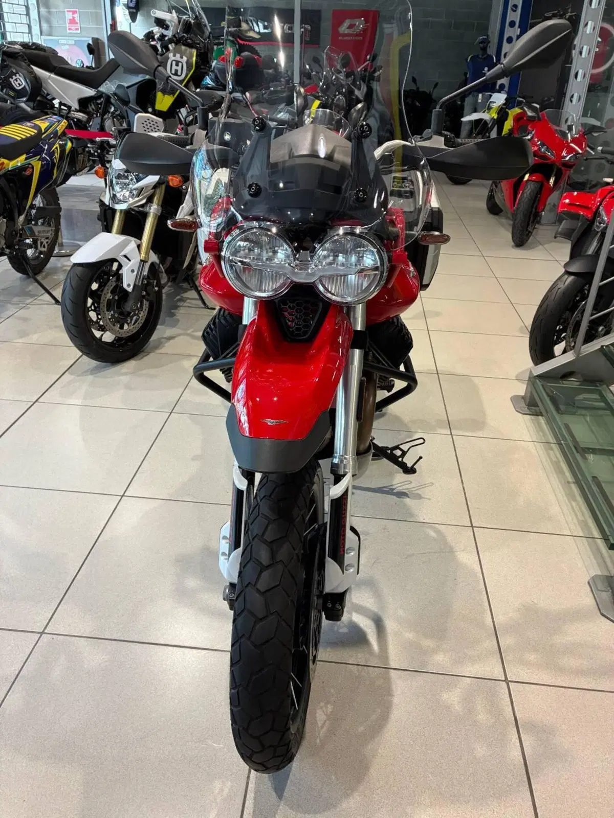 Moto Guzzi V85 TT (2021 - 23) (4)