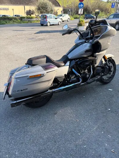 Harley-Davidson CVO Road Glide (2023) usata