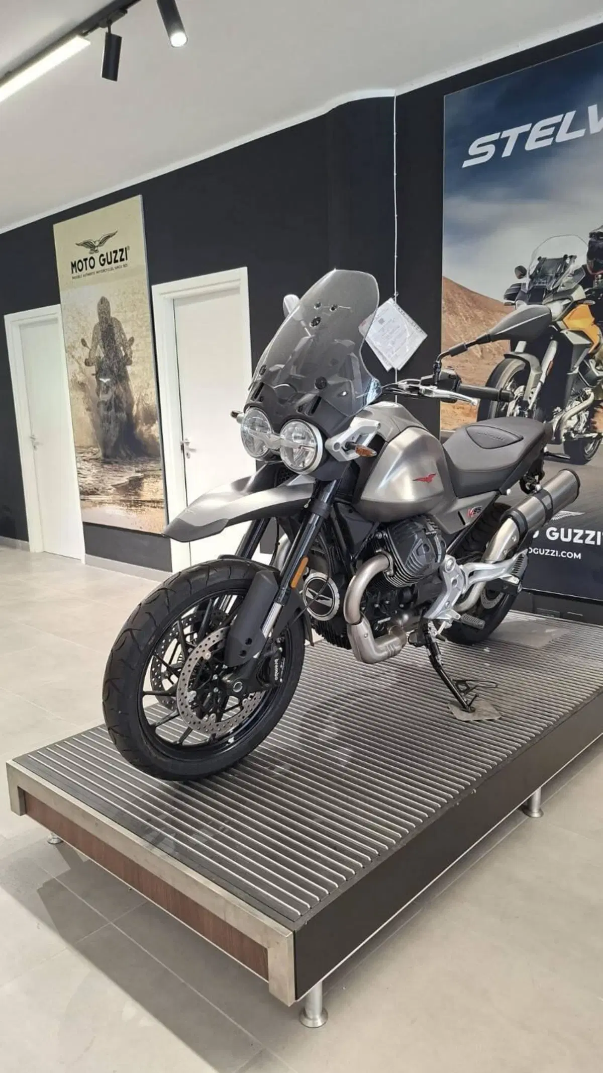 Moto Guzzi V85 Strada (2024 - 26) (3)
