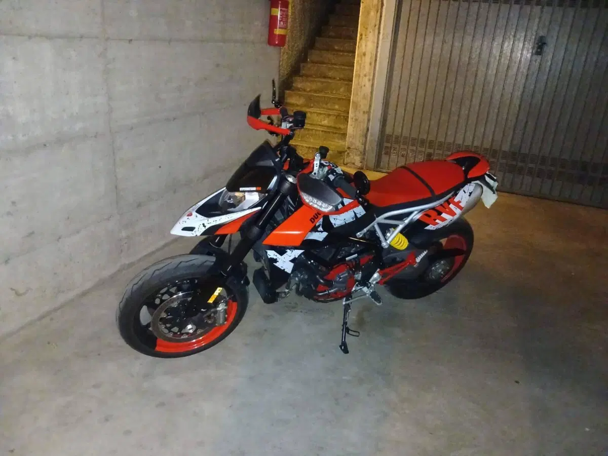 Ducati Hypermotard 950 RVE (2022 - 25) (3)