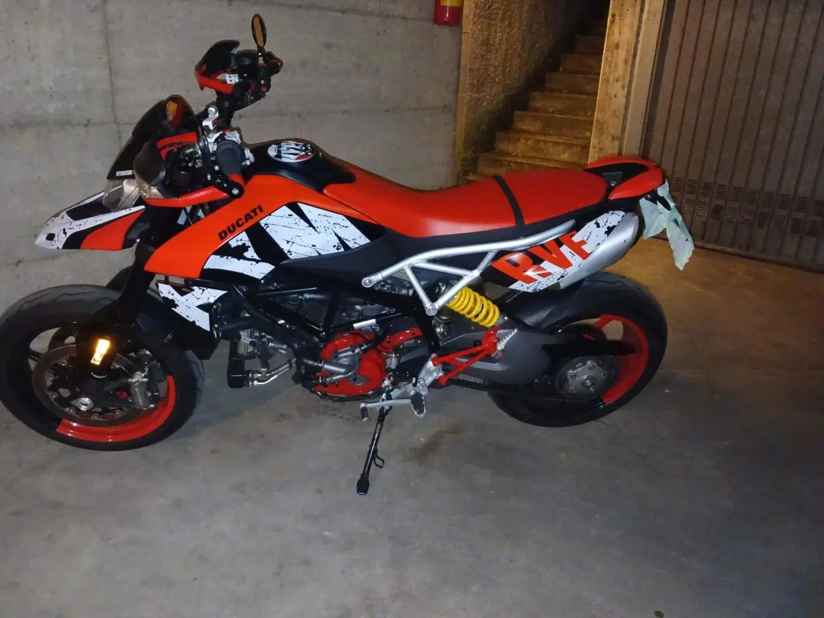 Ducati Hypermotard 950 RVE (2022 - 25) (5)