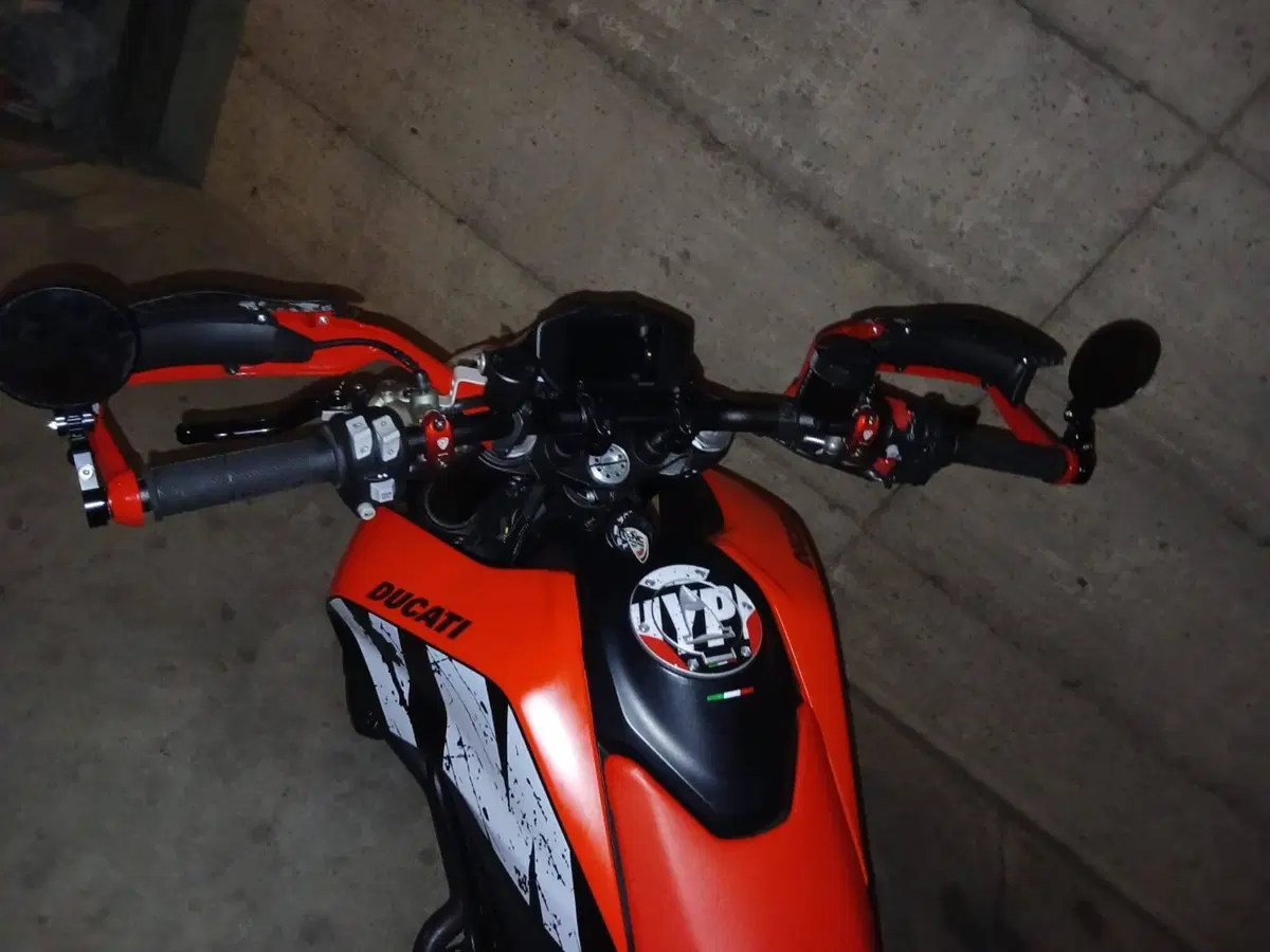 Ducati Hypermotard 950 RVE (2022 - 25) (6)