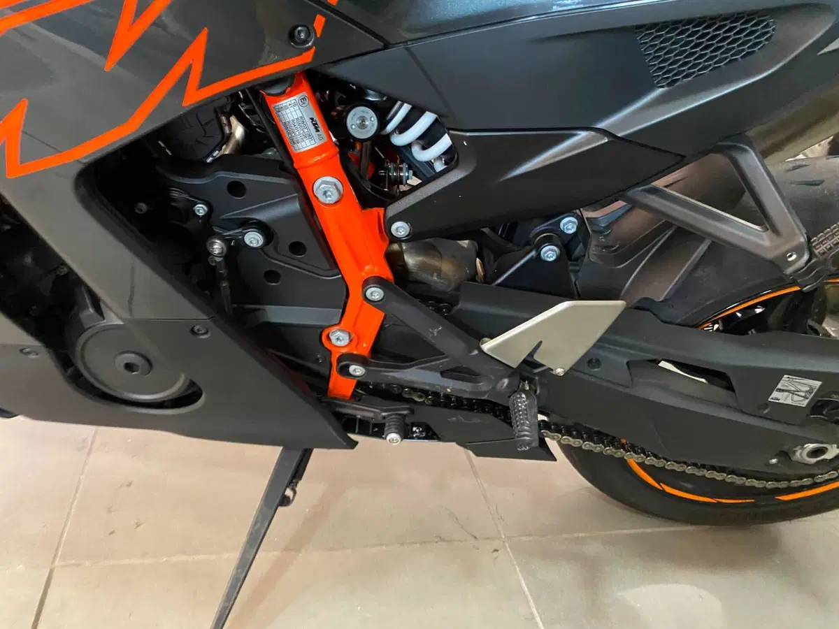 KTM 990 RC R (2026) (8)