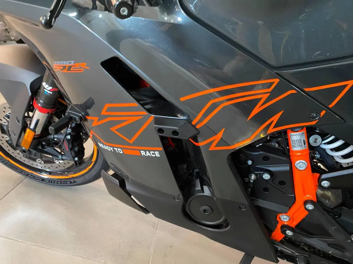 KTM 990 RC R (2026) (9)
