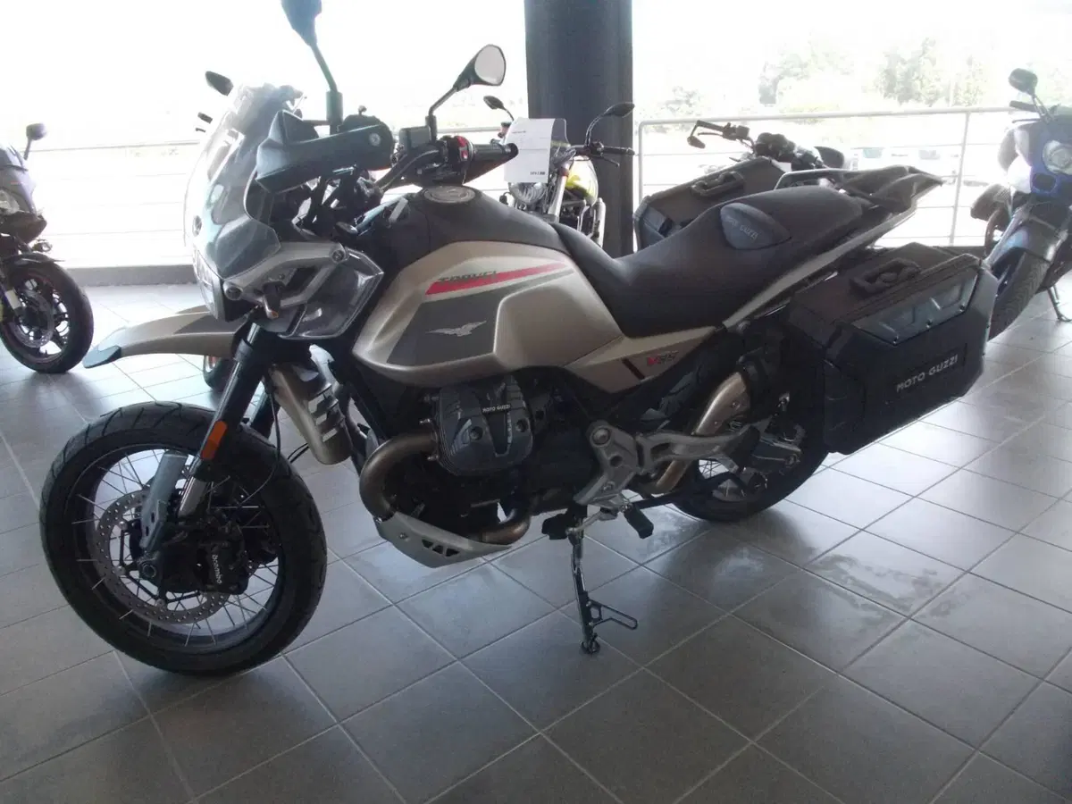 Moto Guzzi V85 TT Travel (2024 - 26) (4)