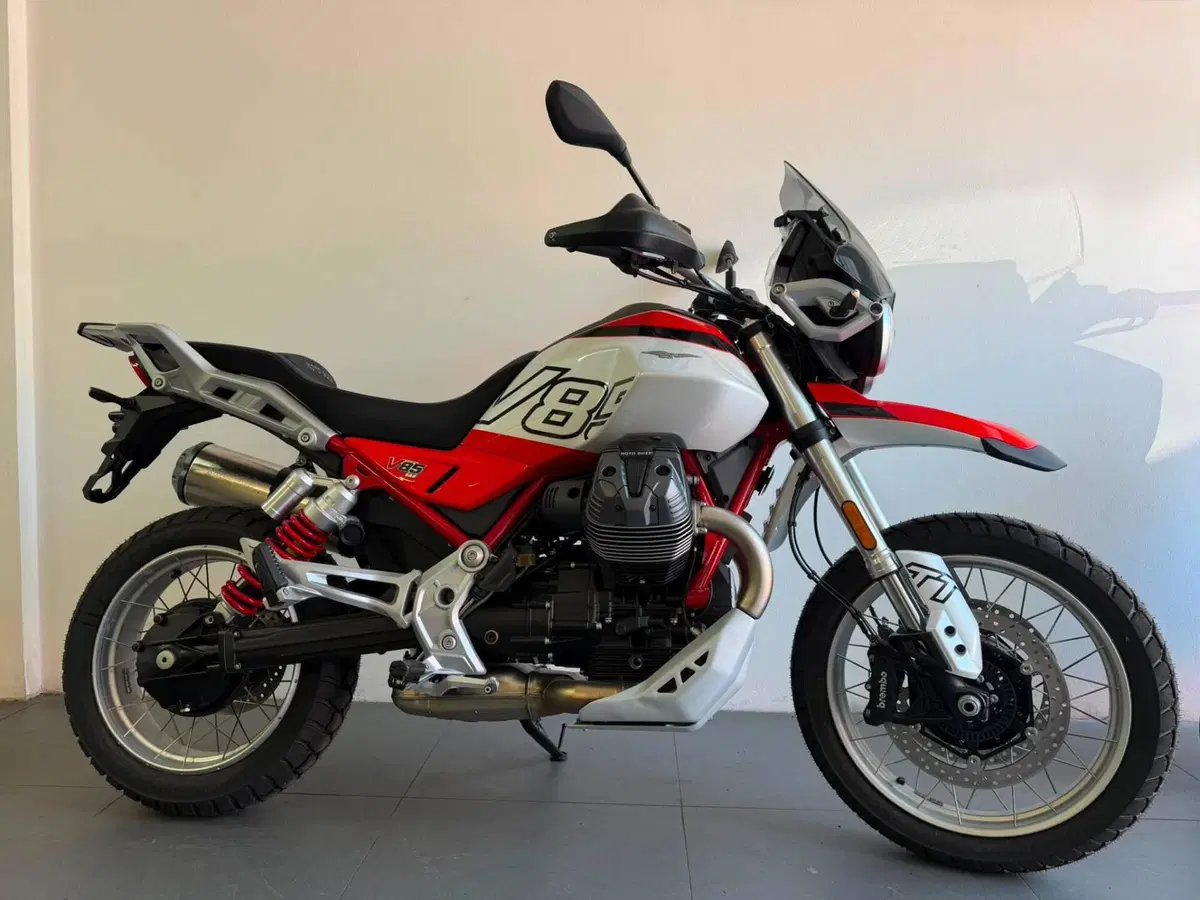 Moto Guzzi V85 TT (2024 - 26)
