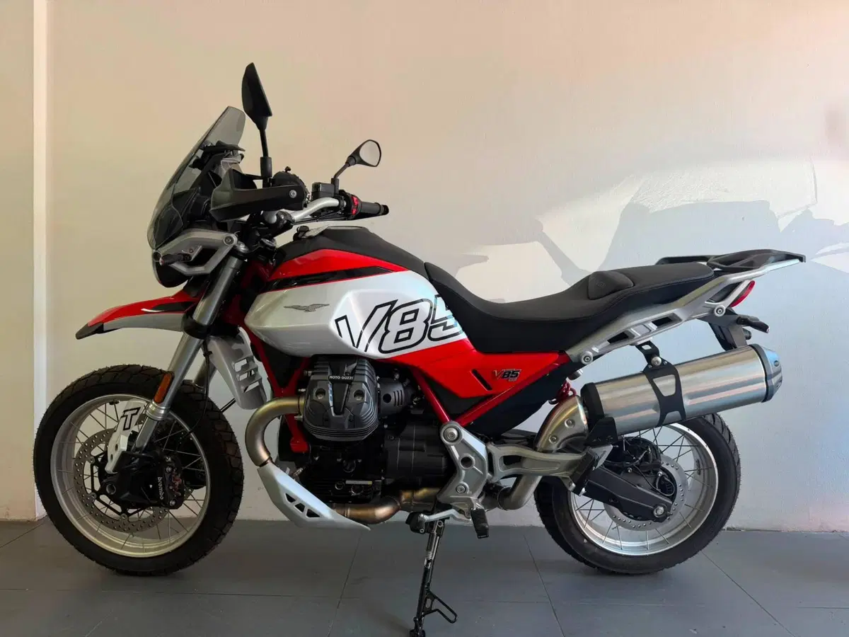 Moto Guzzi V85 TT (2024 - 26) (5)