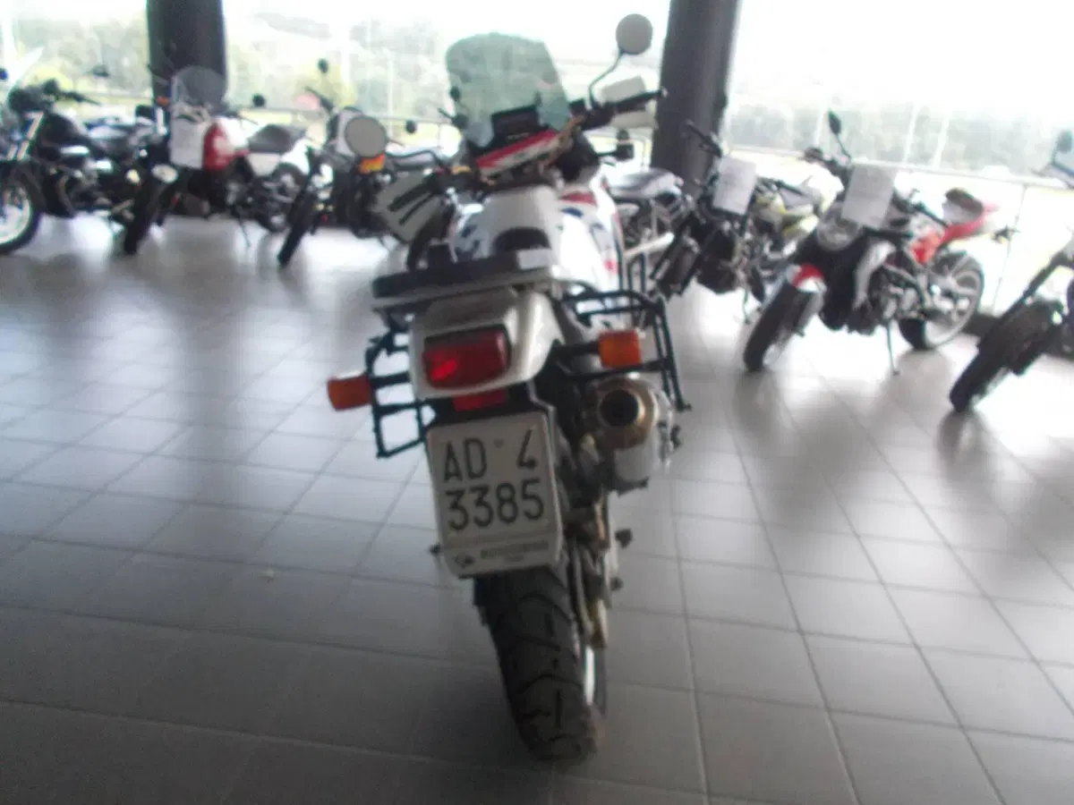 Honda AFRICA TWIN 750  (3)