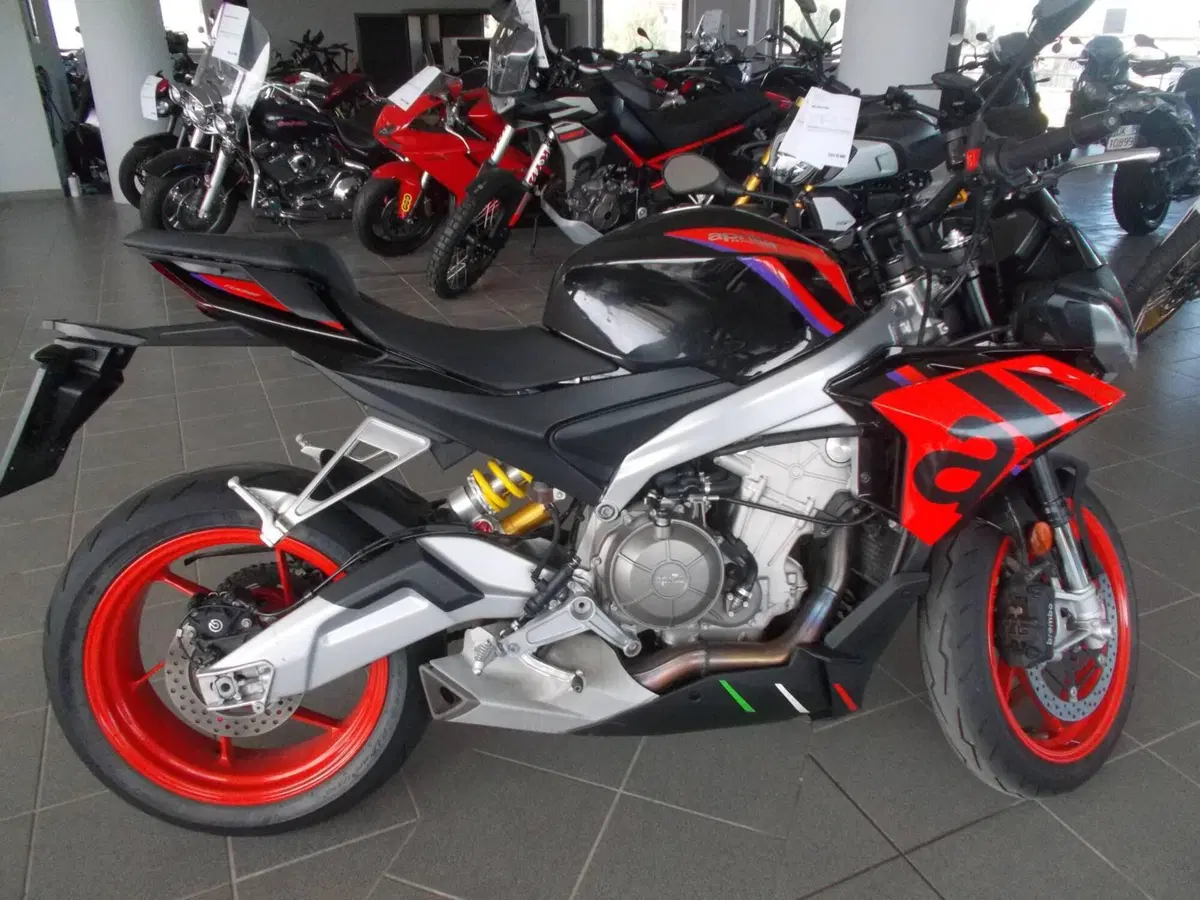 Aprilia Tuono 660 Factory (2022 - 24) (2)