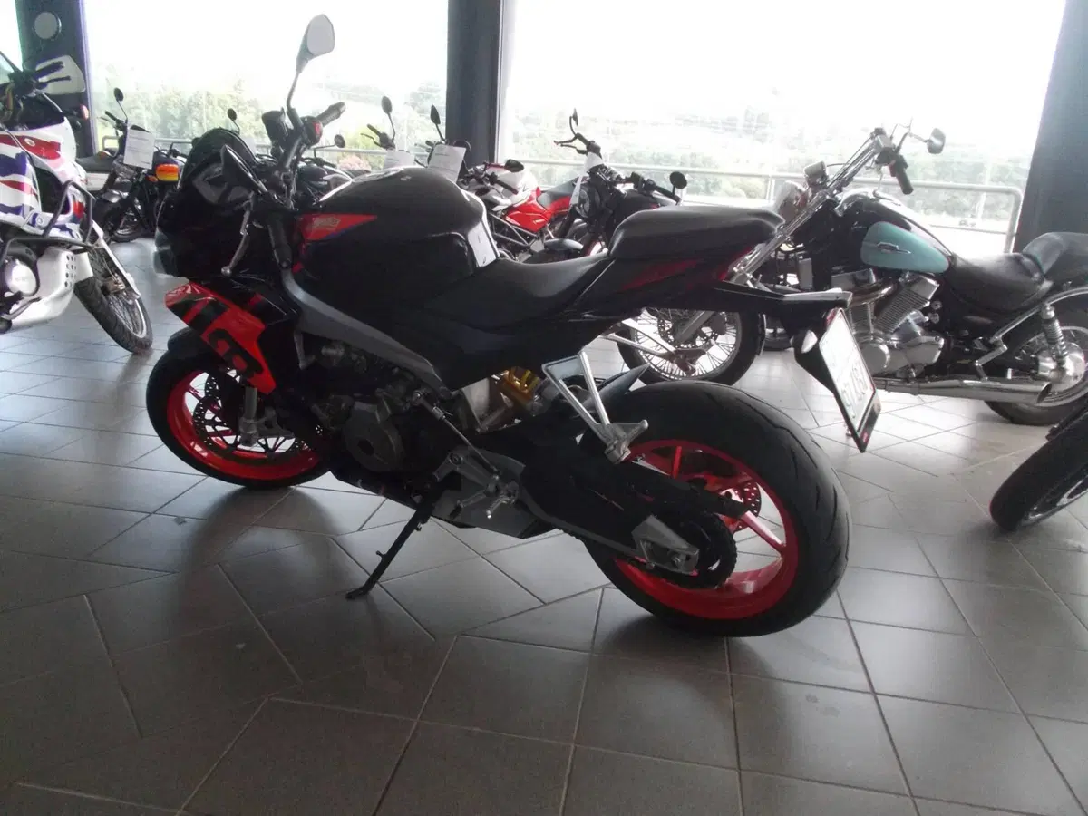 Aprilia Tuono 660 Factory (2022 - 24) (4)