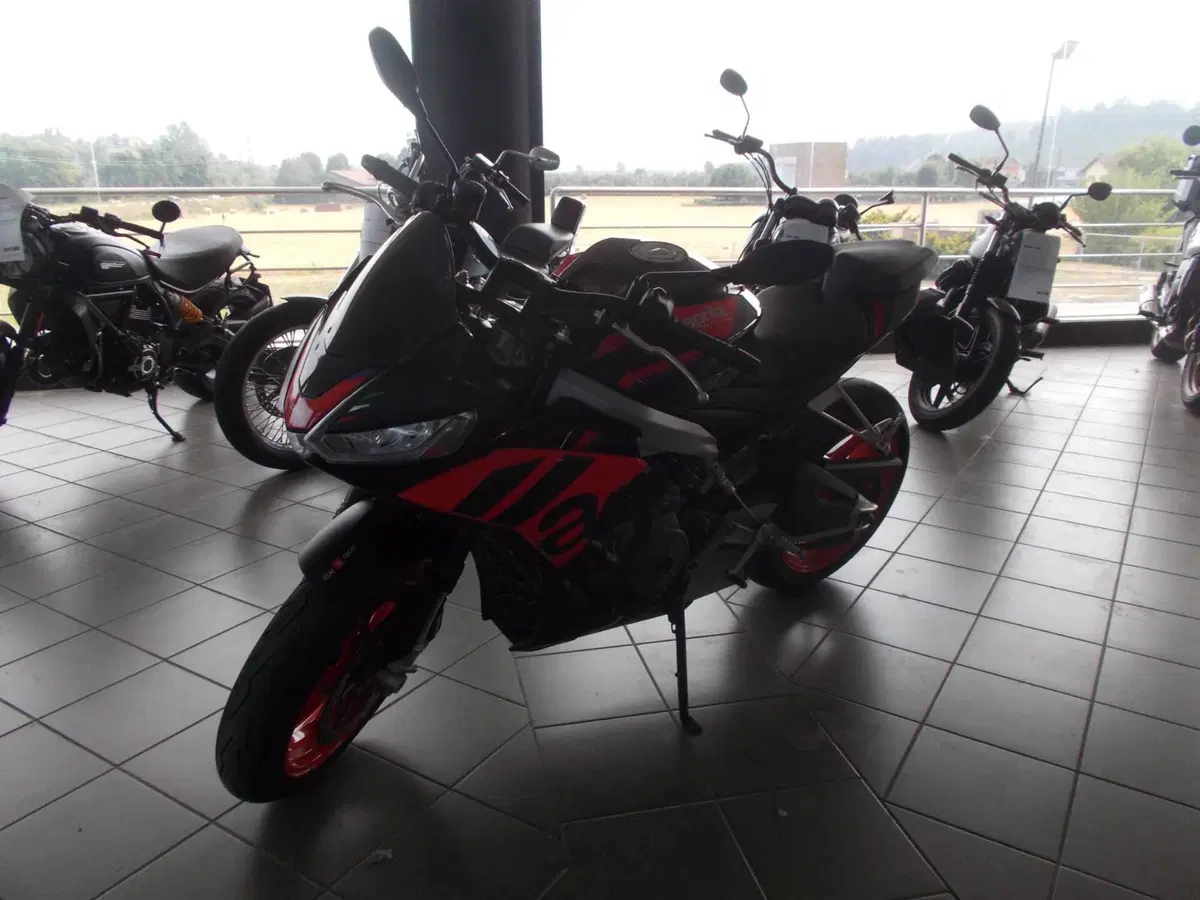 Aprilia Tuono 660 Factory (2022 - 24) (5)