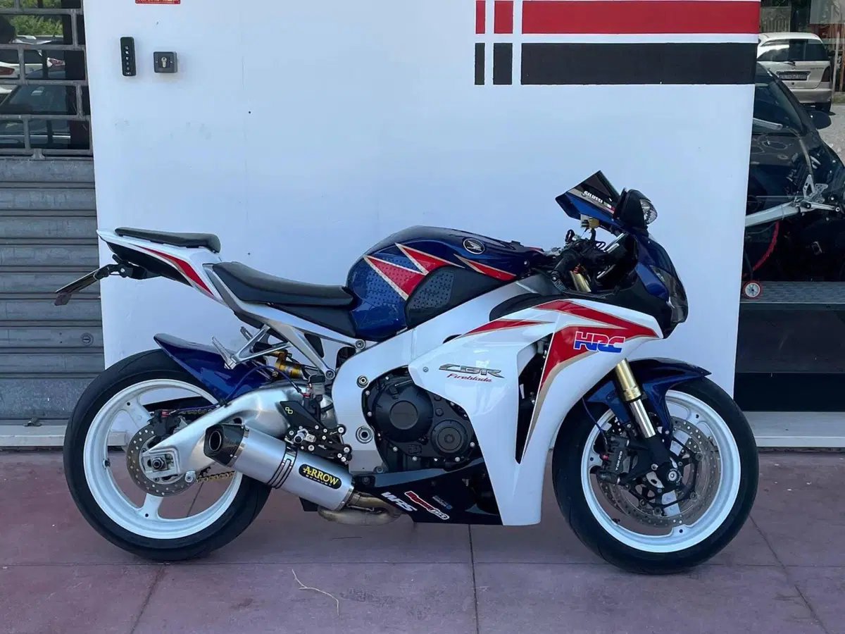 Honda CBR 1000 RR Fireblade (2012 - 16) (2)