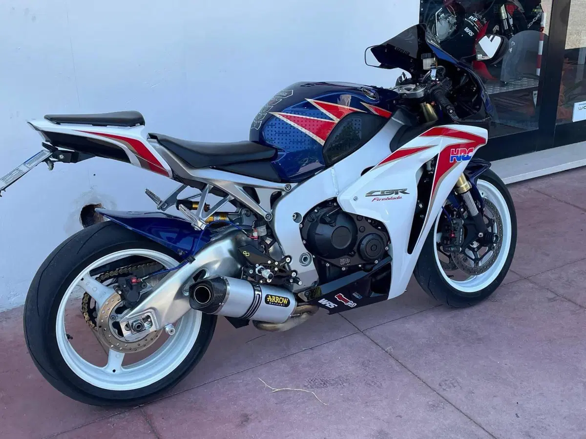 Honda CBR 1000 RR Fireblade (2012 - 16) (4)