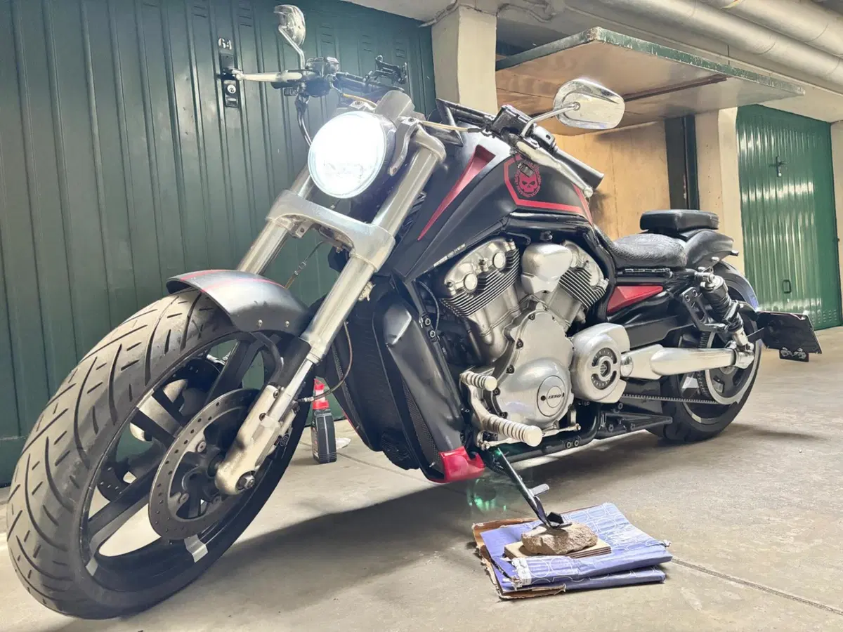 Harley-Davidson 1250 V-Rod Muscle (2009 - 17) - VRSCF