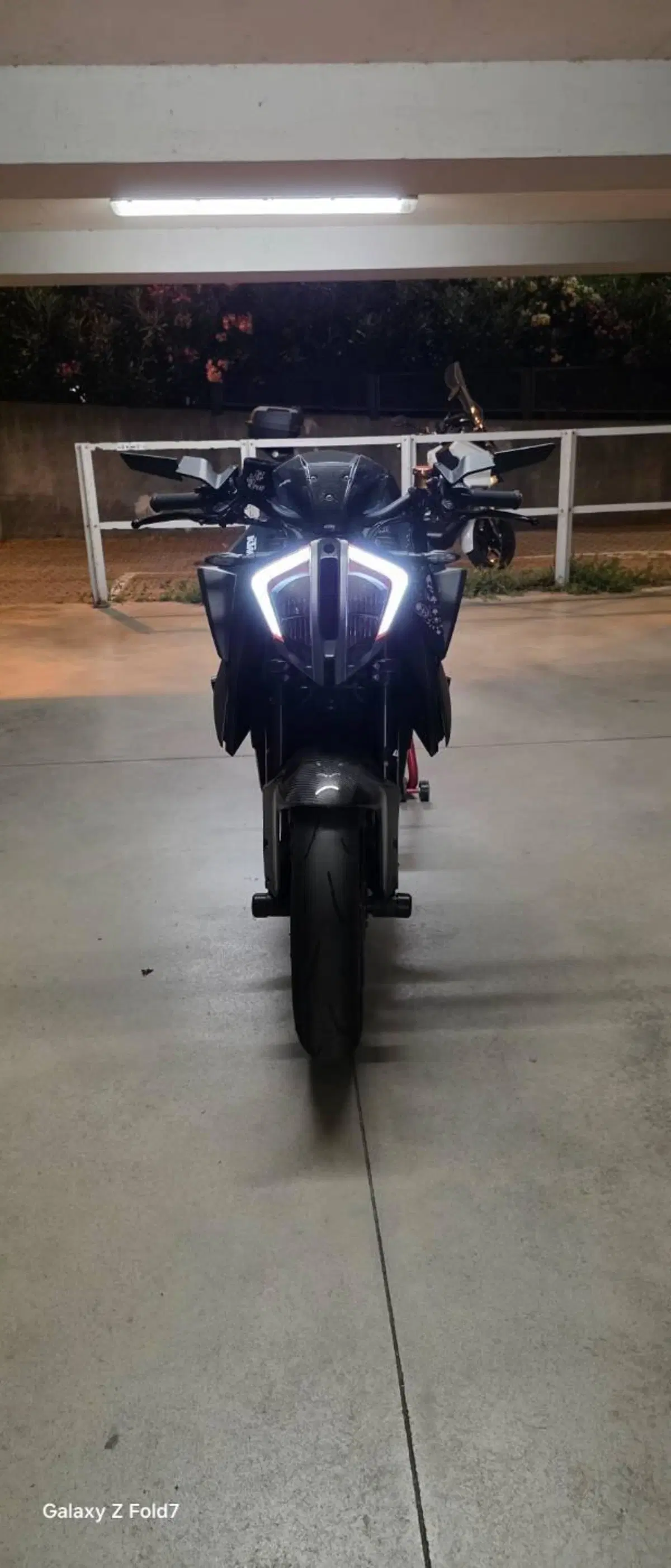 KTM 1290 Super Duke R (2022 - 23) (3)