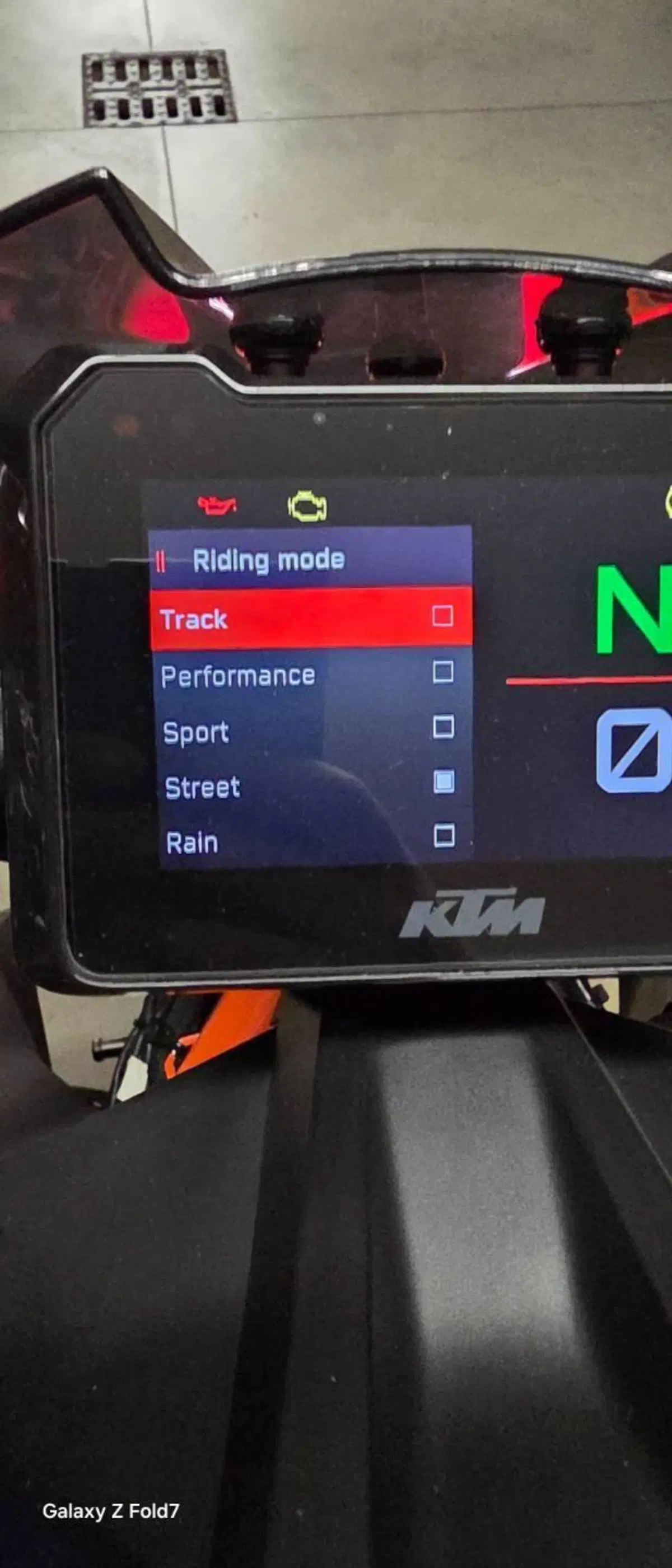 KTM 1290 Super Duke R (2022 - 23) (4)